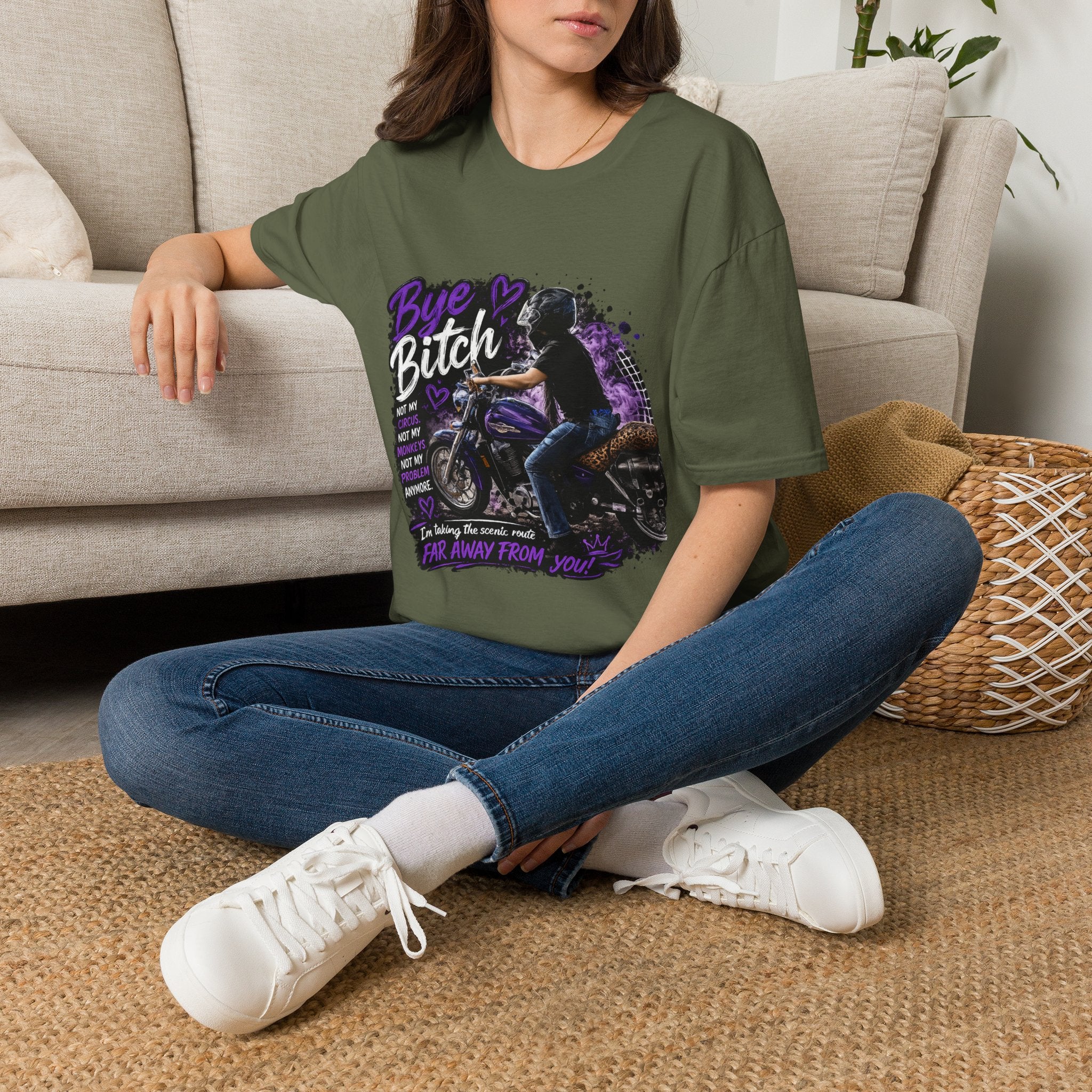 T‑Shirt "Bue Bitch" Purple Motorcycle Design – Biker Babe Graphic