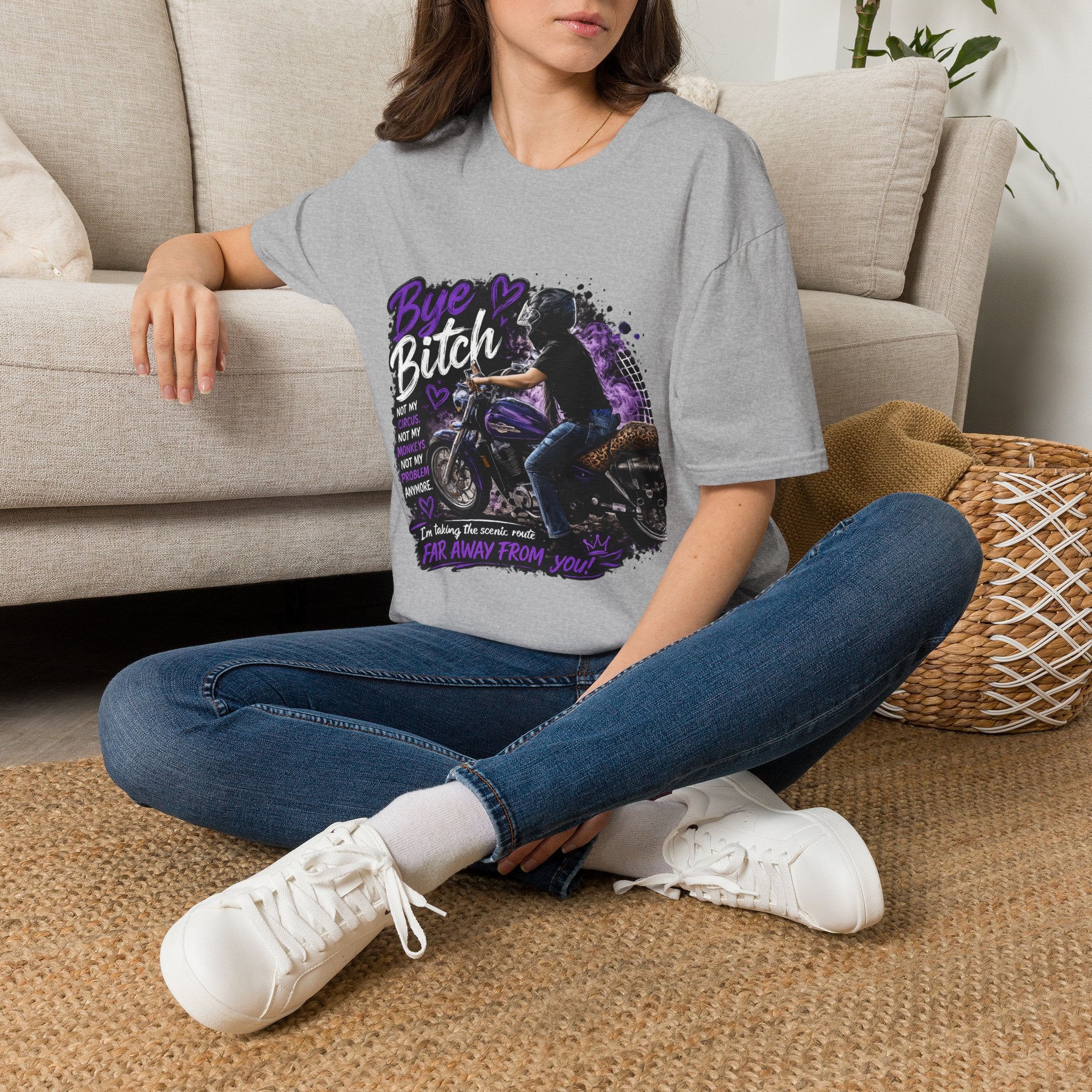T‑Shirt "Bue Bitch" Purple Motorcycle Design – Biker Babe Graphic