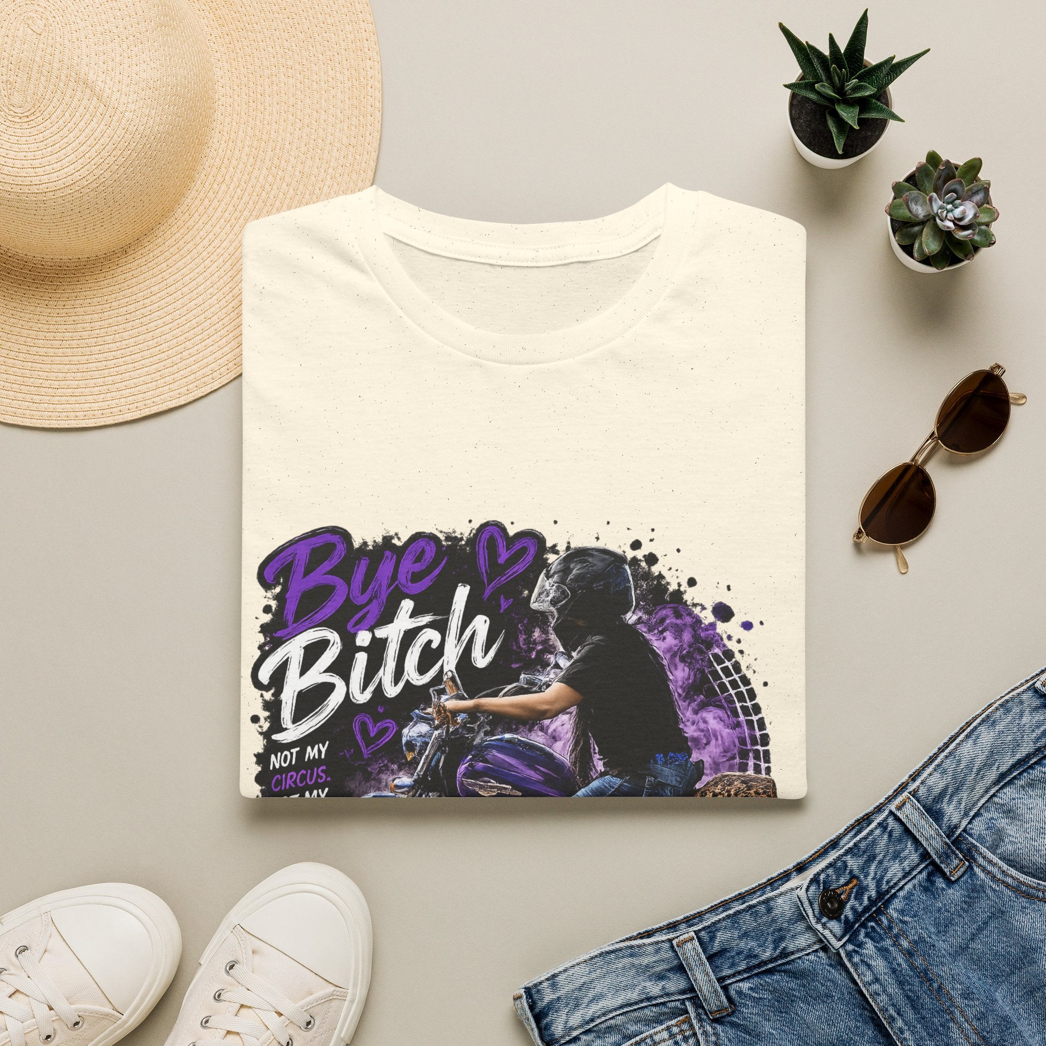 T‑Shirt "Bue Bitch" Purple Motorcycle Design – Biker Babe Graphic